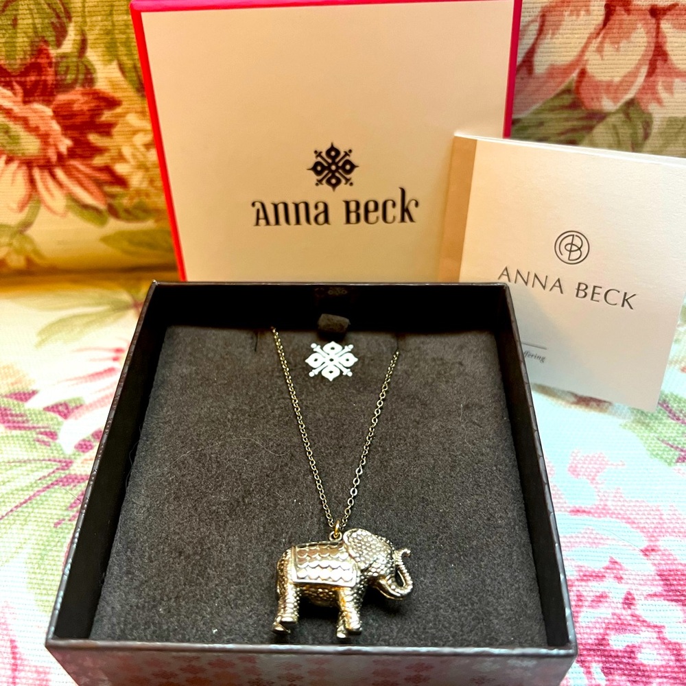 Anna Beck elephant 🐘 charm necklace